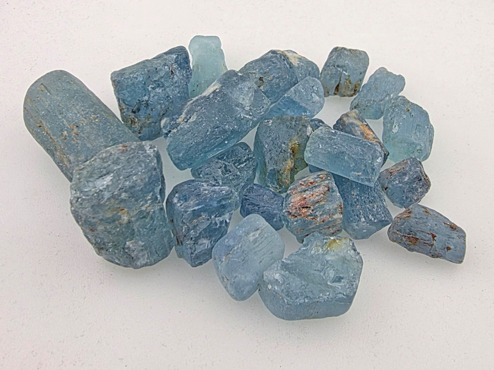 1594585-1 Obearbetade ädelstenar av typen Akvamarin (Beryll) ca 170 gram
