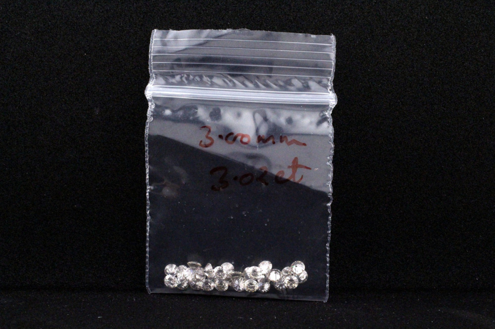 1594587-1 Briljantslipade runda naturliga diamanter 3 mm ca 3,02 ctv