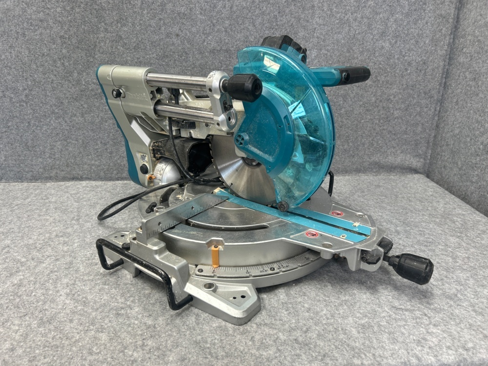 1497776-1 Chopping and mitre saw – Makita LS1019L
