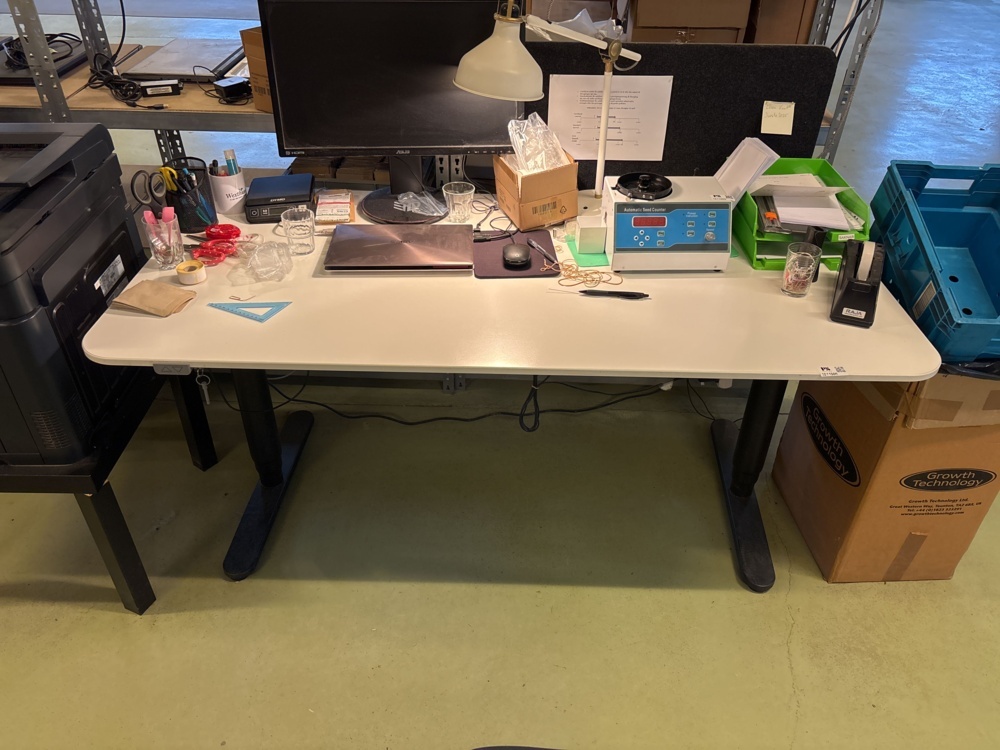 1511506-2 Workplace with electric desk, chair, monitor and digital scale