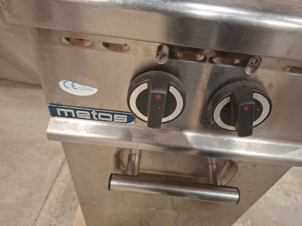 1582573-2 Gasspis - Metos, två brännare och underskåp