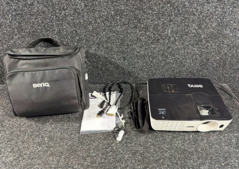 Projector with bag and accessories BenQ MW665