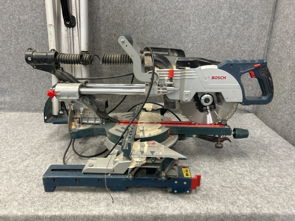 1497780-1 Crosscut and mitre saw with saw table – Bosch GCM 8 SJL