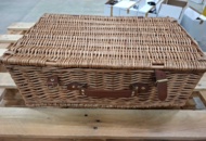 1595314 Picknickkorg, 15 st - flätad, med porslin och bestick