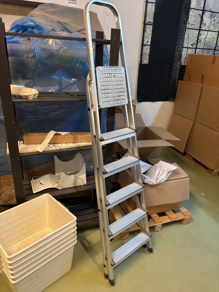 1511516-1 Extension ladder and stepladder