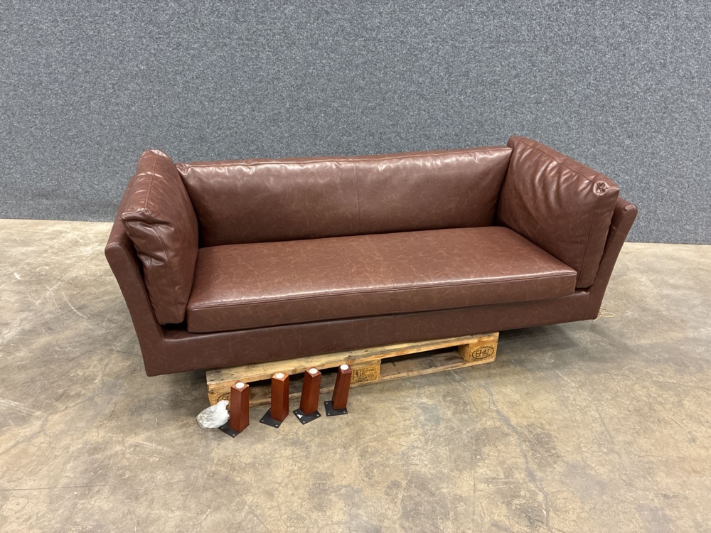 1593893-2 Soffa 3-sits | Vintagebrunt konstläder, skumstoppning & trästomme | Heritage