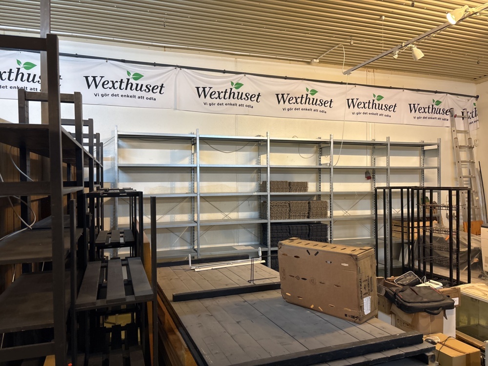 1511517-1 Various shop and warehouse furnishings