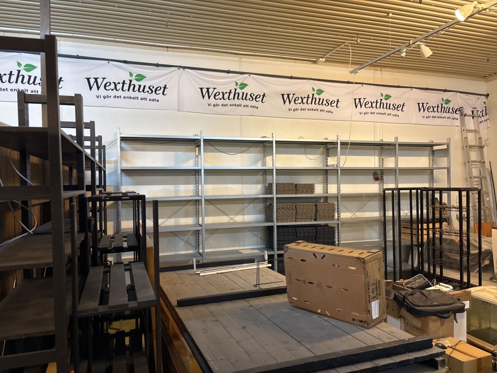1511517-2 Various shop and warehouse furnishings