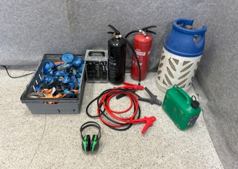 Lot with various equipment - Lashing straps, fire extinguishers, hearing protection, etc.