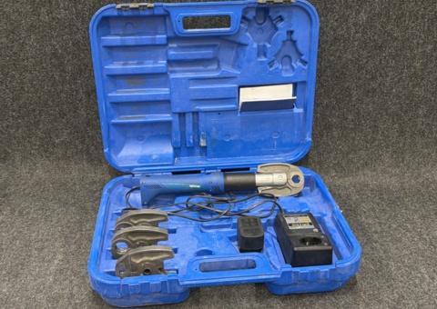 Pressmaskin Uponor Mini 32 KSP0 inklusive batteri & laddare