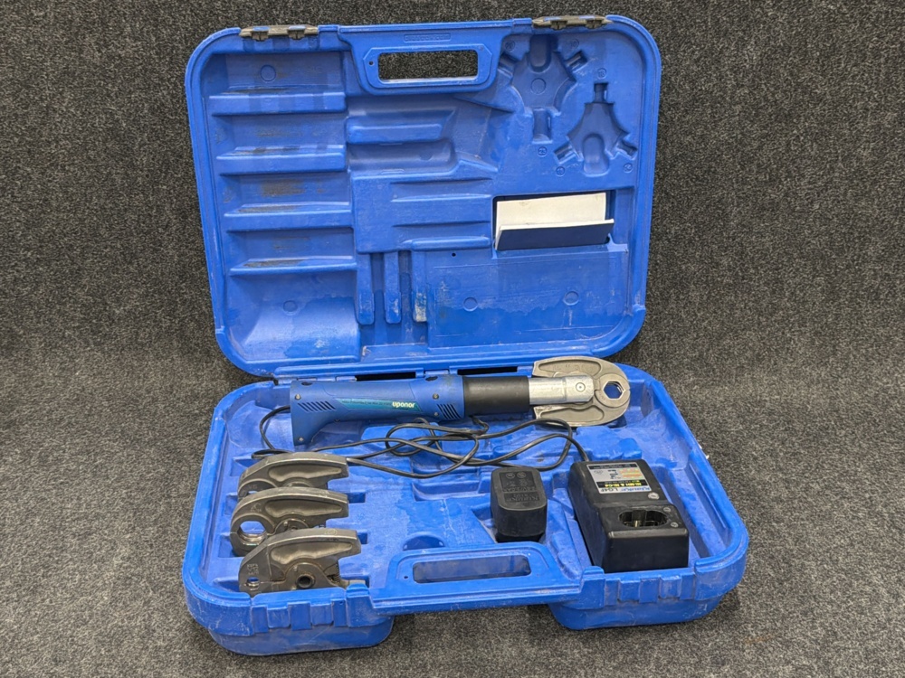 1594654-1 Pressmaskin Uponor Mini 32 KSP0 inklusive batteri & laddare