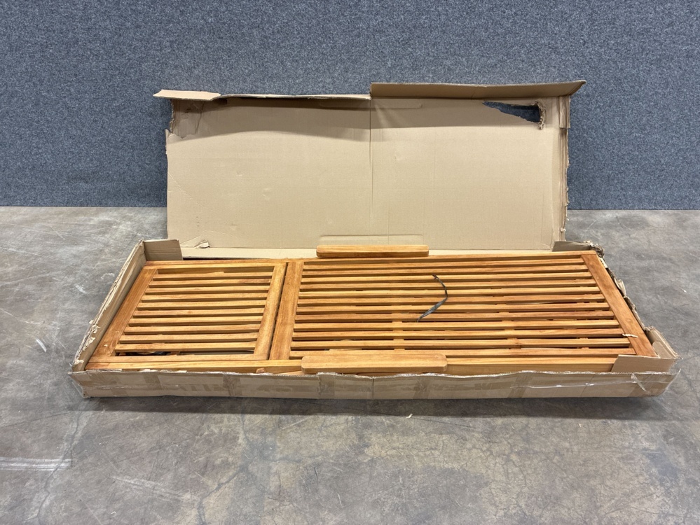 1593905-2 Solstol i teak med hjul och utfällbart hyllplan | 120 cm | Solö