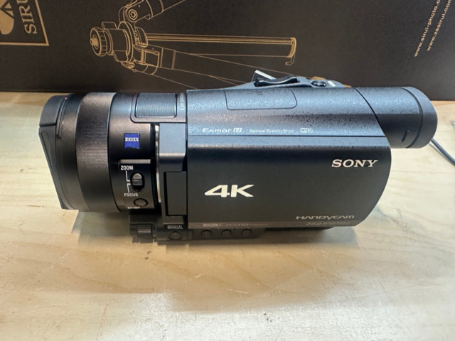 1571322-12 Videokamera Sony FDR-AX100E med tillbehör