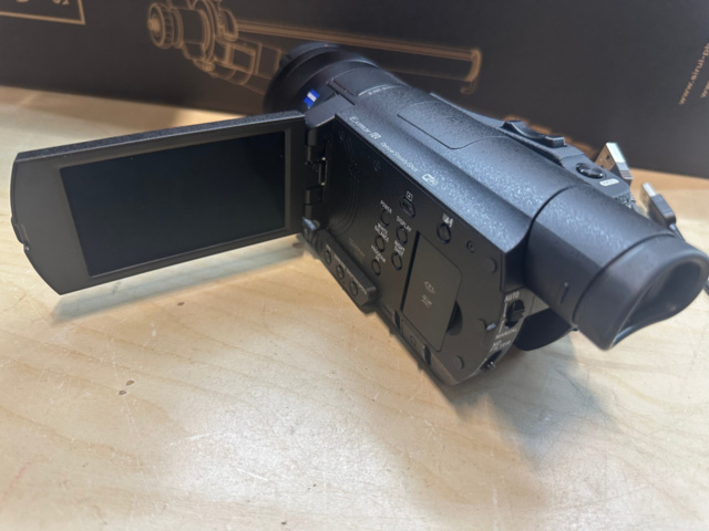 1571322-13 Videokamera Sony FDR-AX100E med tillbehör