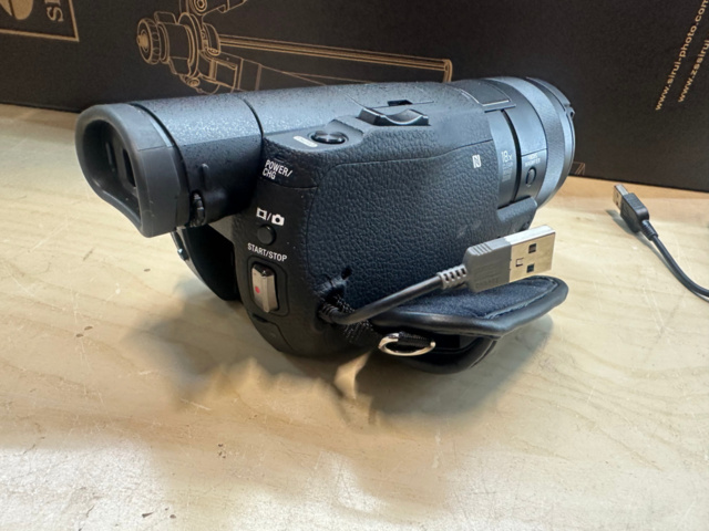 1571322-14 Videokamera Sony FDR-AX100E med tillbehör
