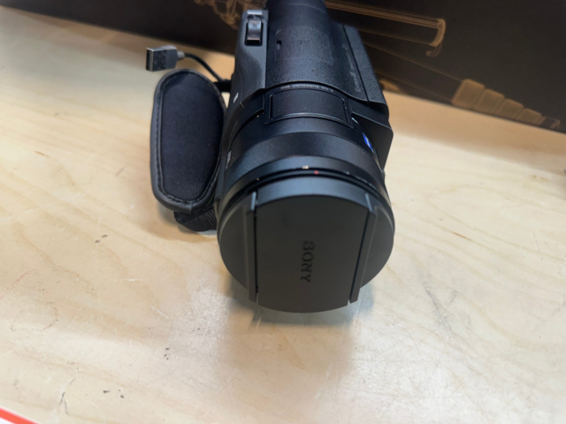 1571322-15 Videokamera Sony FDR-AX100E med tillbehör