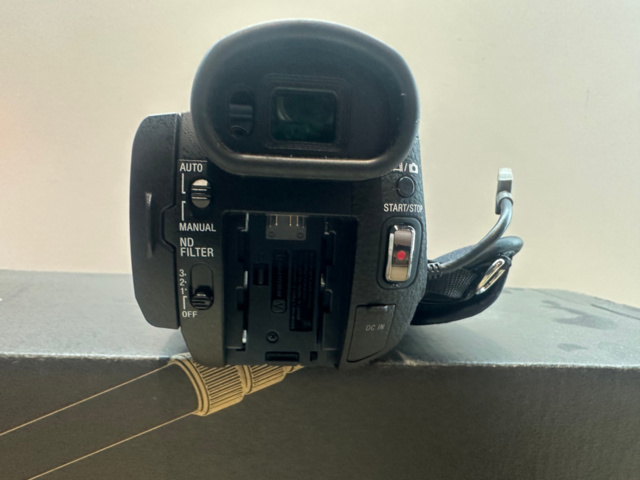 1571322-16 Videokamera Sony FDR-AX100E med tillbehör