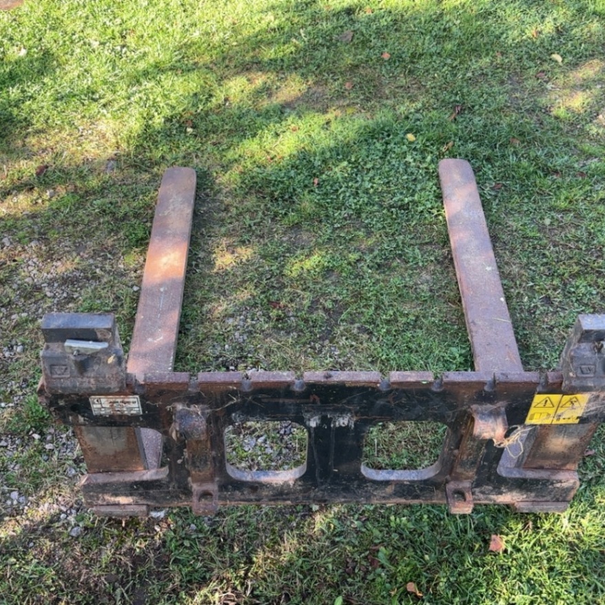 1587686-2 Pallet forks – Avant Tecno A32737