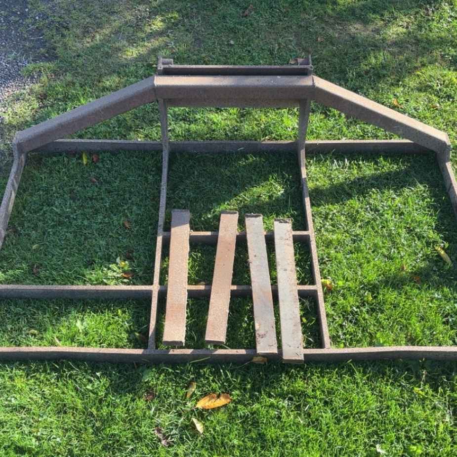 1587687-1 Planning tool with steel frame construction