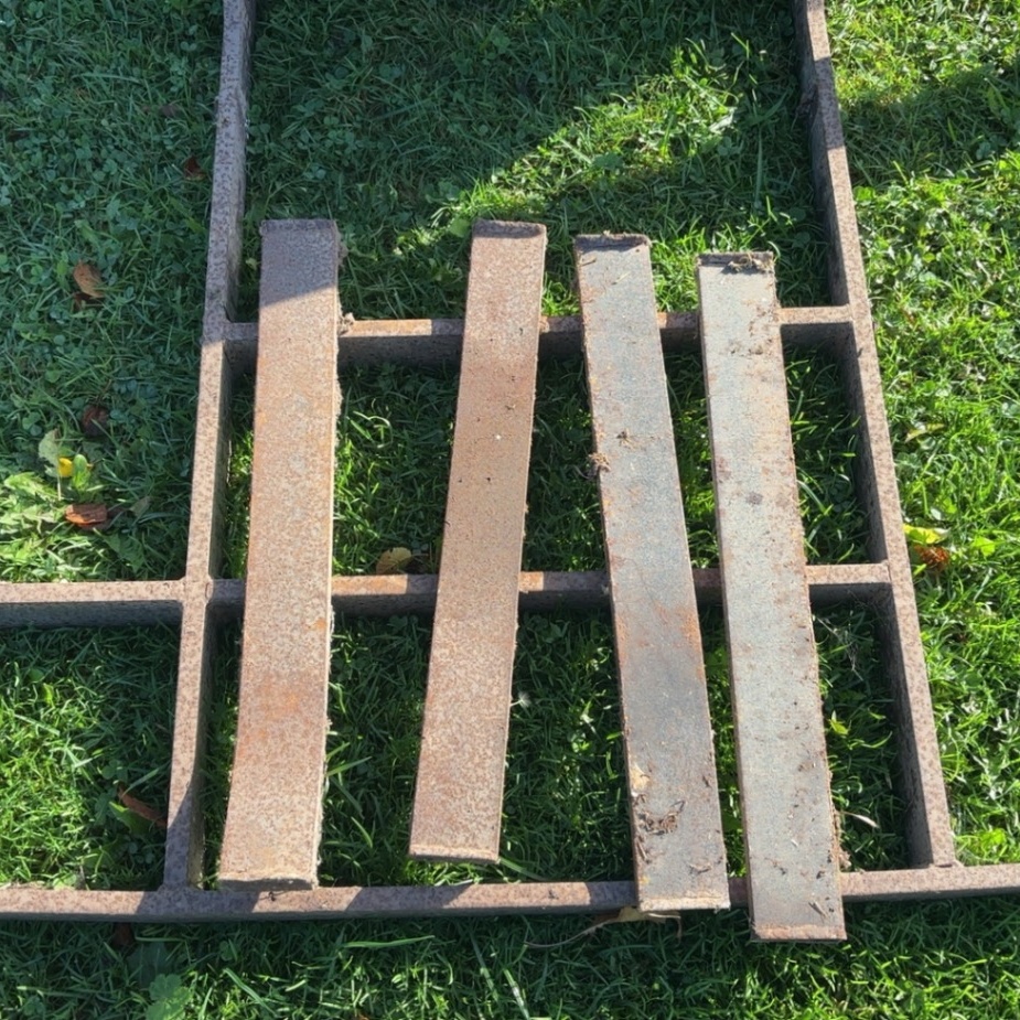 1587687-2 Planning tool with steel frame construction