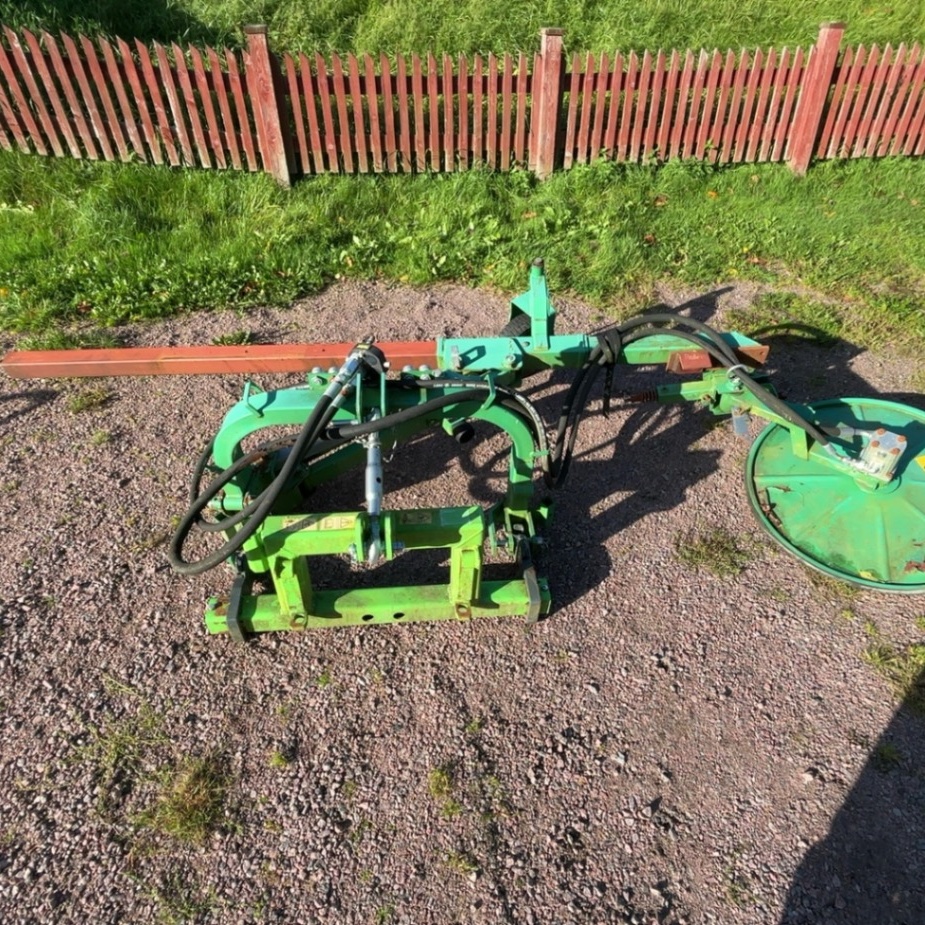 1587693-1 Edger with extended arm – Avants adapter 3-point hitch A36433