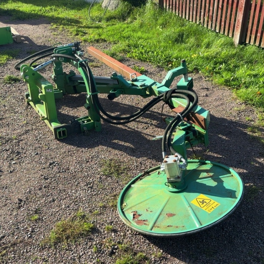 1587693-2 Edger with extended arm – Avants adapter 3-point hitch A36433