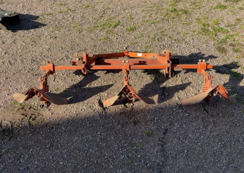 Three-row dome log for tractor