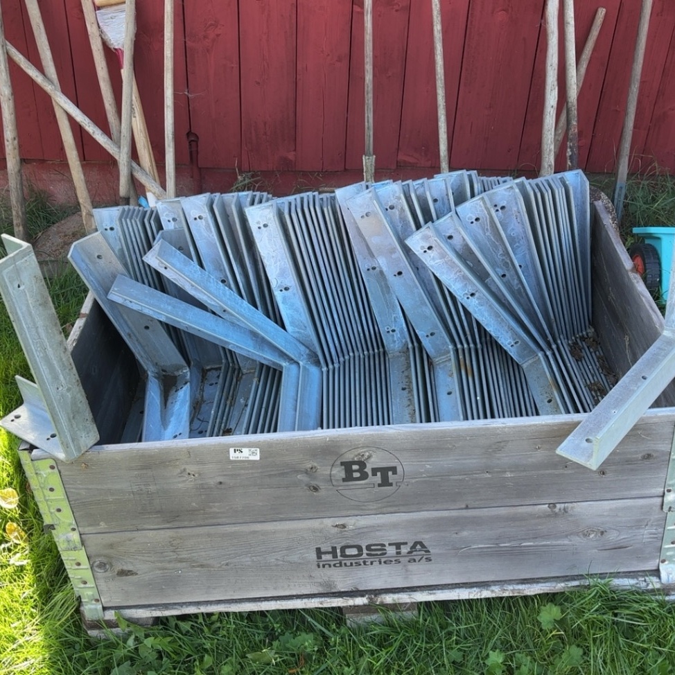 1587706-1 Collection with galvanized stands