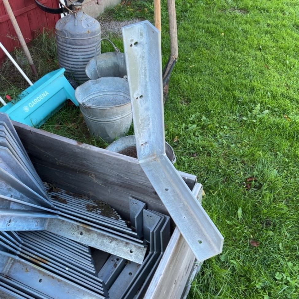 1587706-2 Collection with galvanized stands