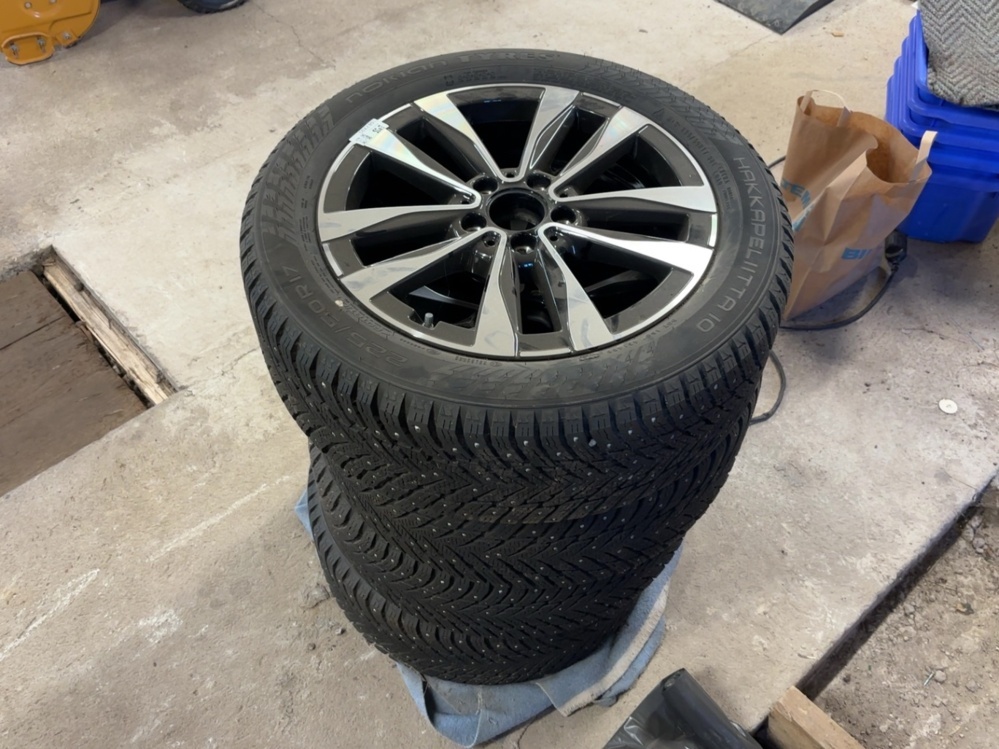 1587709-1 Mercedes original rims - Nokian Hakkapeliitta 225/50 R17