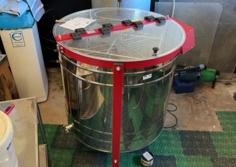 Honey extractor with various equipment - Lyson MD-D