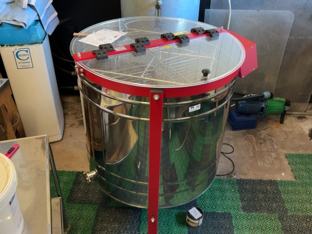 1587710-1 Honey extractor with various equipment - Lyson MD-D