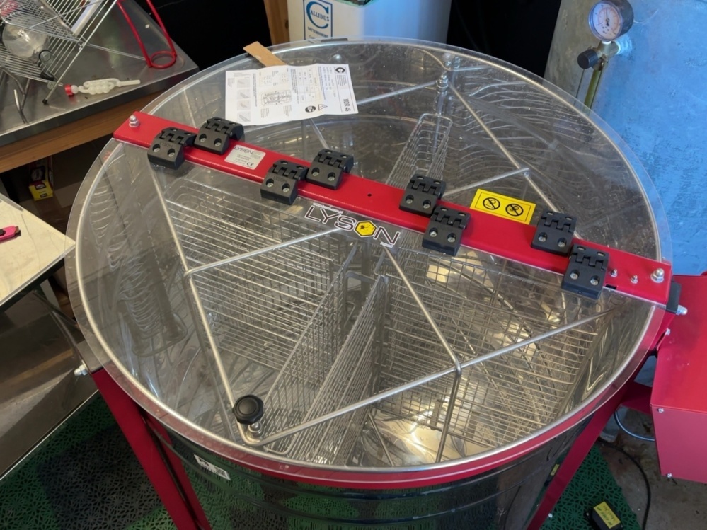 1587710-2 Honey extractor with various equipment - Lyson MD-D
