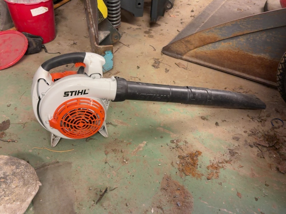 1583631-2 Leaf blower - Stihl SH 86C