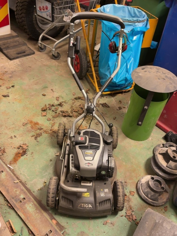 1583633-2 Lawnmower with electric start - Stiga Multiclip Plus 50 SE B