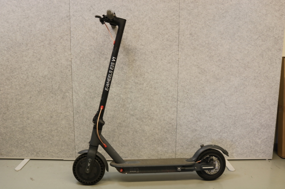 1515254-2 Electric scooter