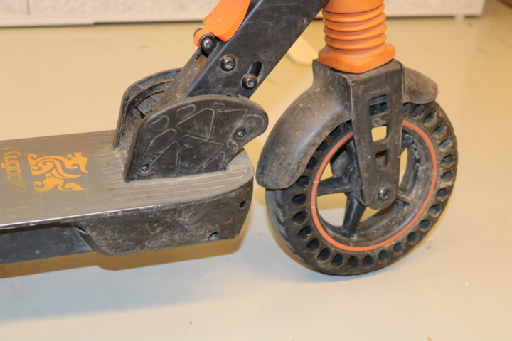 1515255-17 Elsparkcykel.