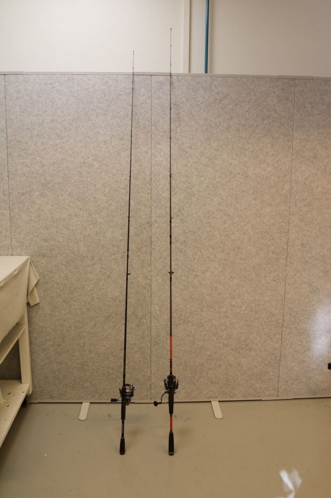 1515256-3 2 fishing rods with reels