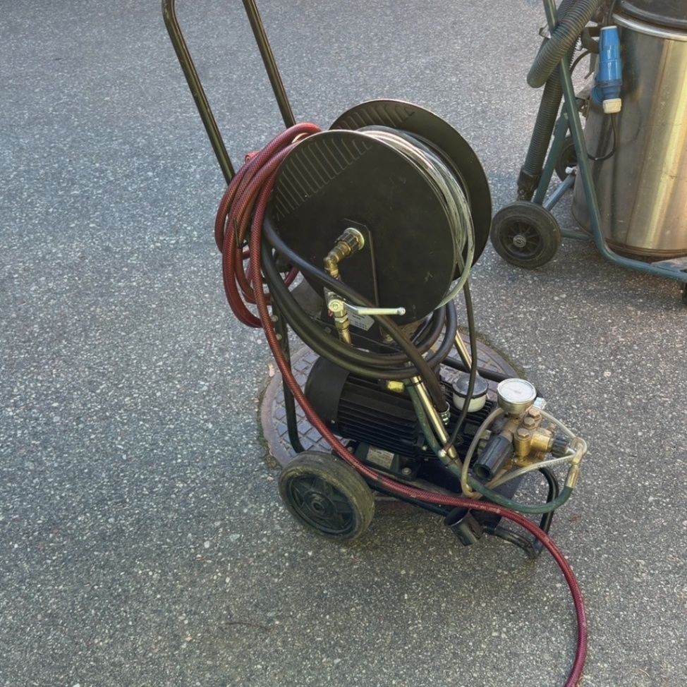 1583641-1 High-pressure washer for trunk flushing - Kränzle