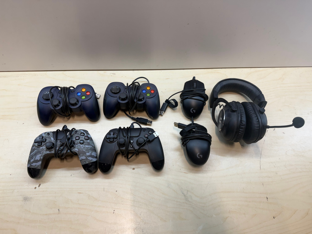 1496587-1 Spelkontroller, Datormöss, Headset & Streckkodsläsare