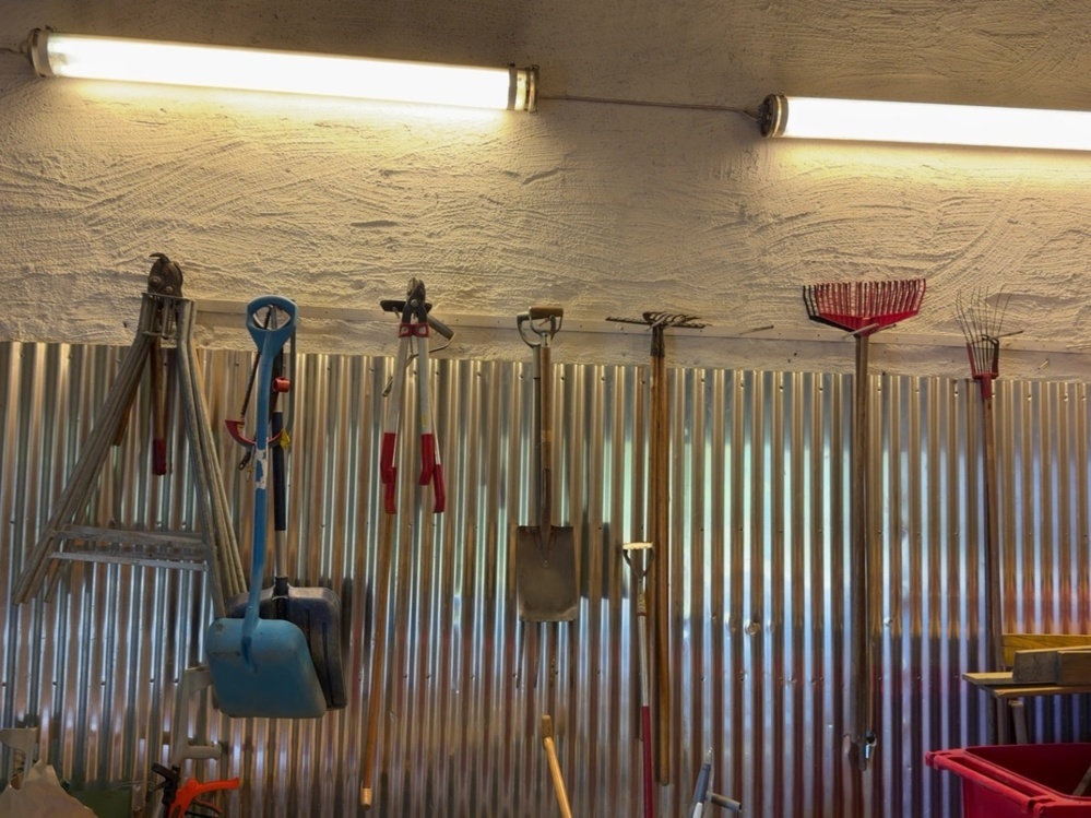 1583638-1 Collection of various garden tools