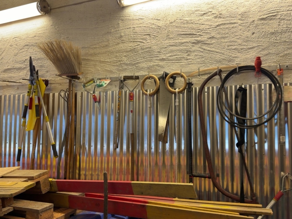 1583638-2 Collection of various garden tools