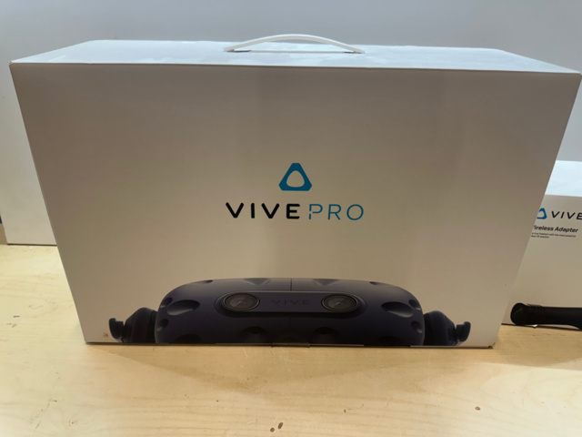 1595883-2 VR-Headset HTC VIVE PRO & VIVE Wireless Adapter