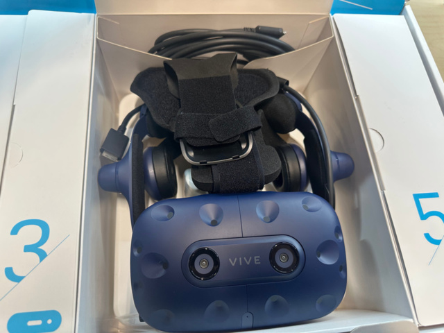 1595883-4 VR-Headset HTC VIVE PRO & VIVE Wireless Adapter