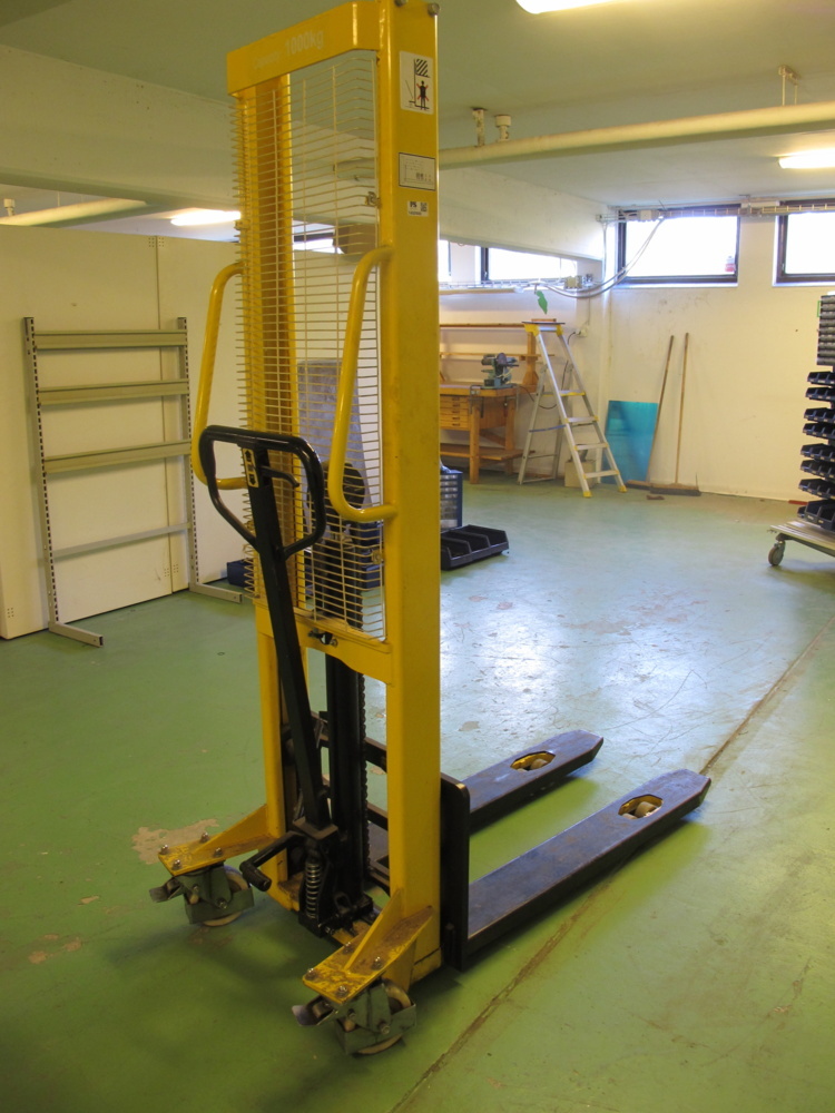1452880-1 Walking stacker