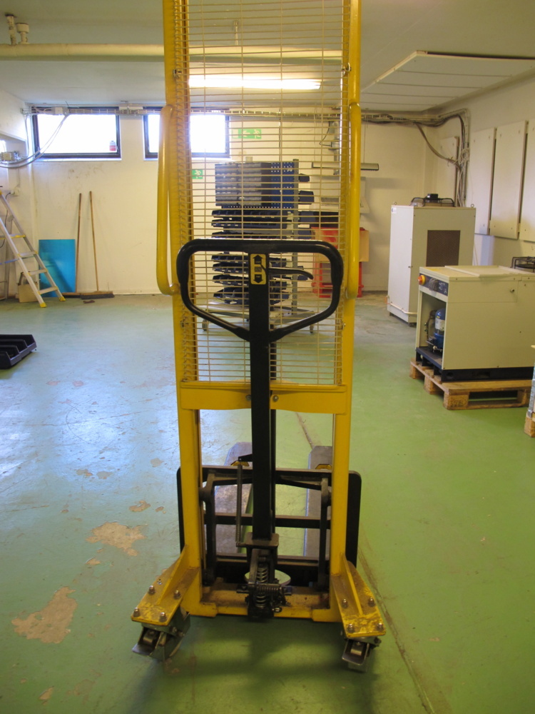 1452880-2 Walking stacker