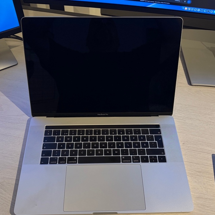 1595329-2 MacBook Pro 15 inch, 2016