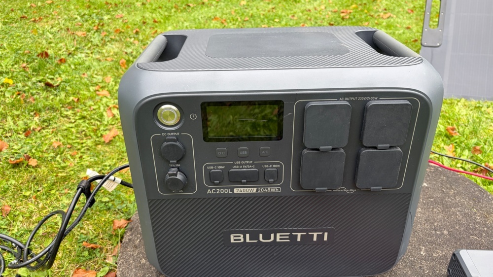 1595330-2 Bluetti AC200L portable power station, 2400W, 2048Wh