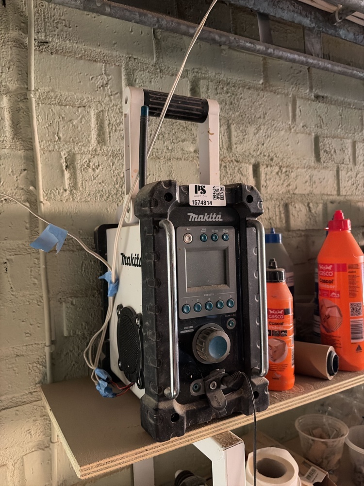 1574814-1 Arbetsradio - Makita BMR100 med extern högtalarlåda