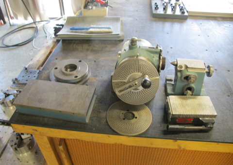 Delnong apparatus and magnetic table